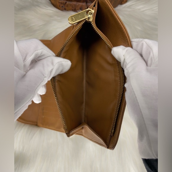 (MT49) Authentic Pre-Loved Louis Vuitton Mahina Portefeuille Amelia Wallet - Picture 13 of 16